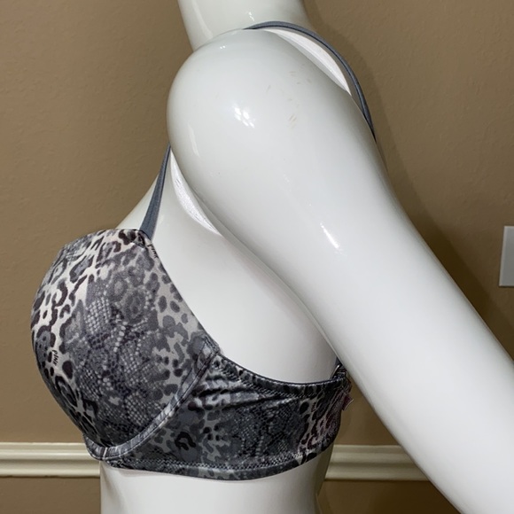 PINK VS Heartbreaker Plunge Push Up Bra - Picture 2 of 8